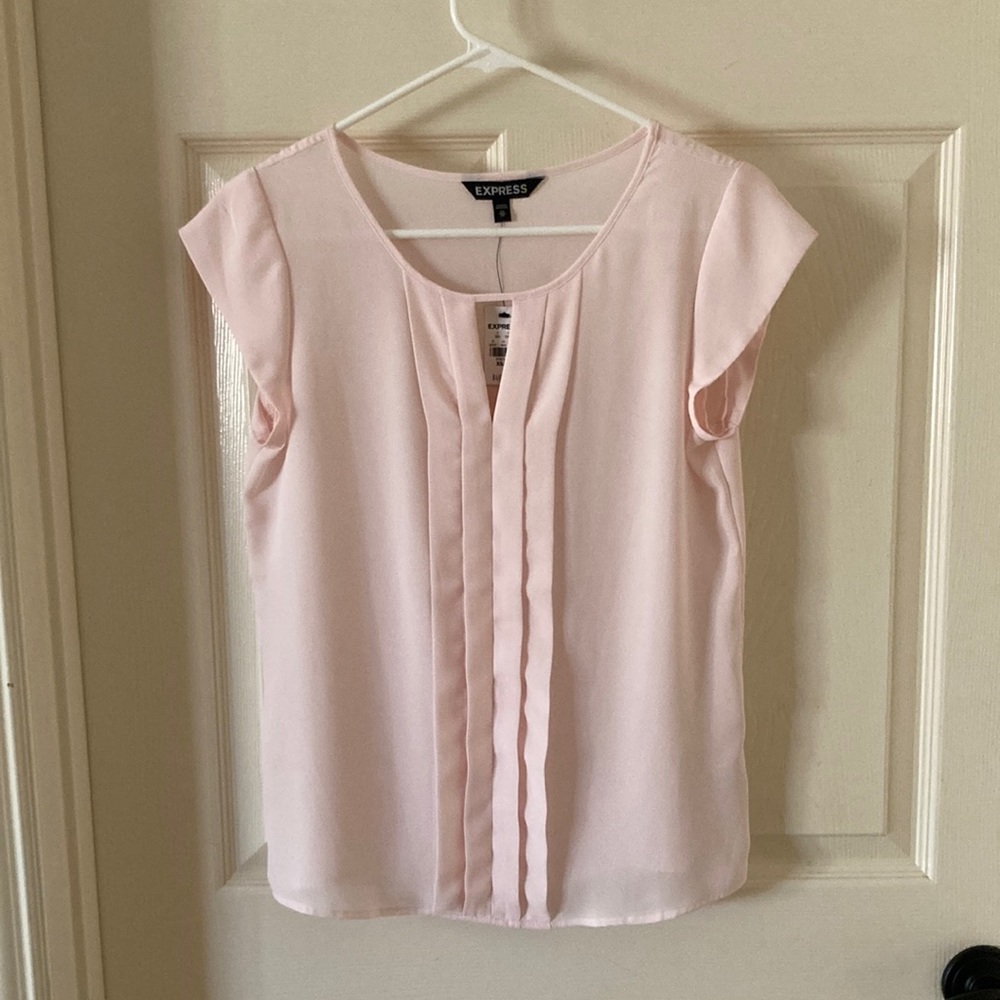 EXPRESS Blouse Work Top Pale Pink Size XS Notch Pleat Business Formal Shirt NWT